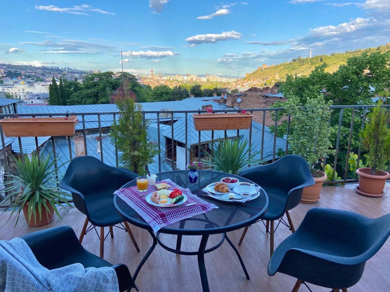 Hotel "Tbilisi Tales" In The Heart Of The Old City Exterior foto